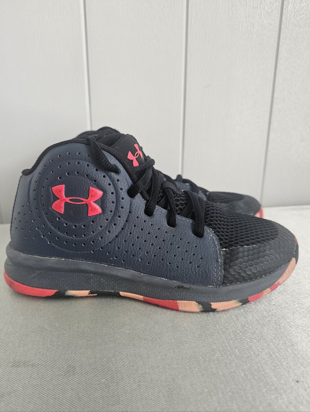 UNDER ARMOUR Youth GS Jet Mid Basketball Shoes, Sneakers